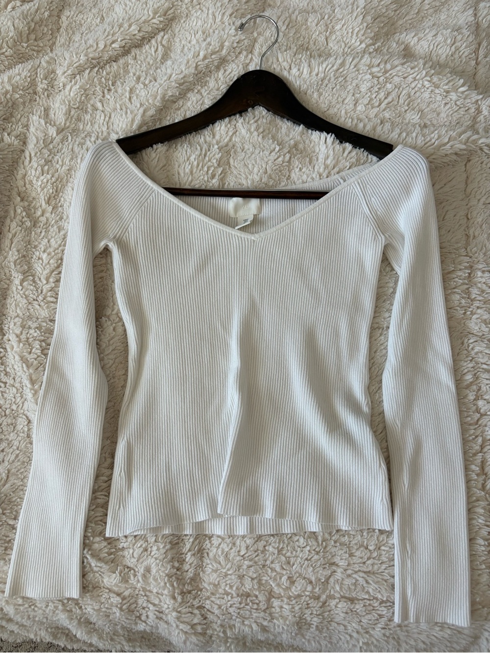 H&M White Ribbed Long Sleeve V-Neck Top